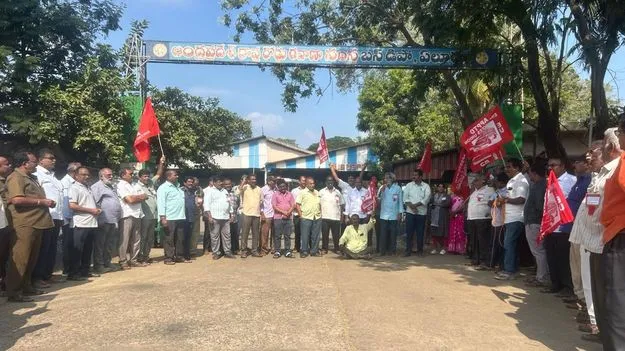 ఆర్టీసీ ఉద్యోగుల అక్రమ సస్పెన్షన్‌