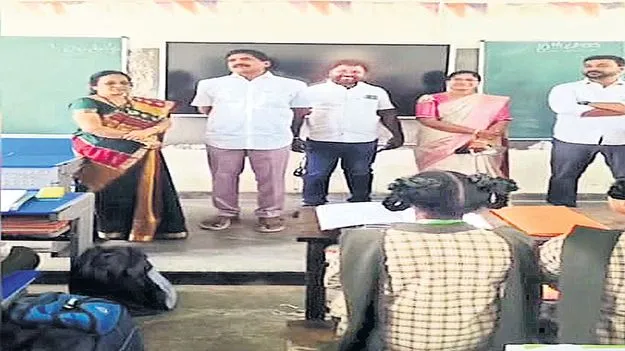 కశింకోట బాలికోన్నత పాఠశాల హెచ్‌ఎంకు షోకాజ్‌ నోటీసు 