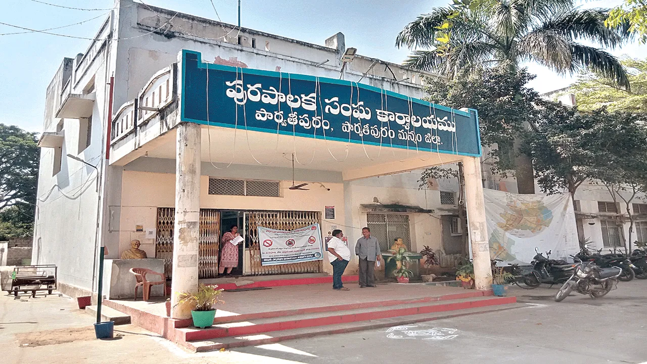 పౌర సేవలకు నిరీక్షణ!