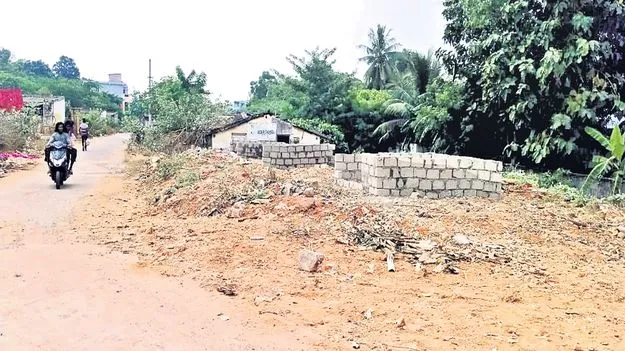 అర్ధరాత్రి ఆక్రమణ 