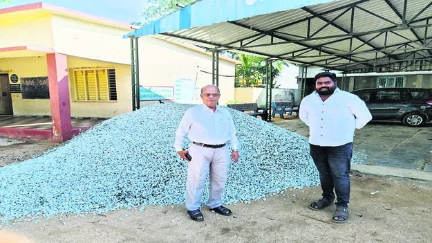 ALUMNI: పాఠశాలకు పూర్వ విద్యార్థి చేయూత 