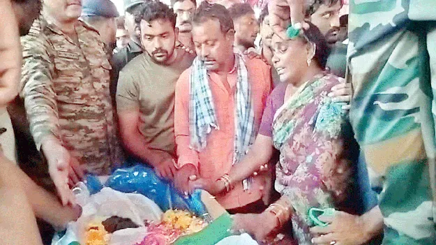 వీర జవాన్‌ రాజశేఖర్‌కు కన్నీటి వీడ్కోలు