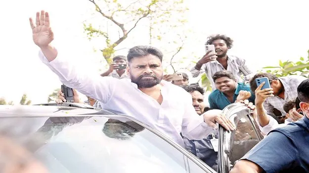 అడుగడుగునా.. నీరాజనం!