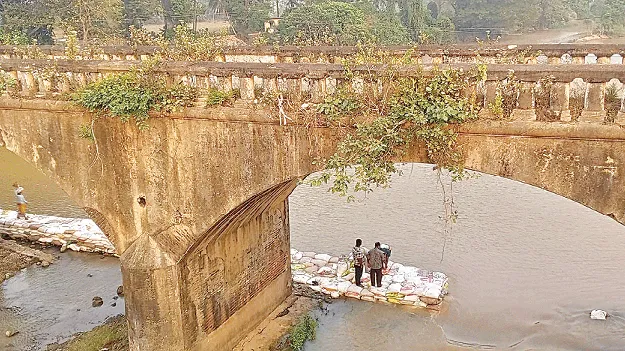 మహేంద్ర తనయ జలాలకు ఒడిశా అడ్డుకట్ట