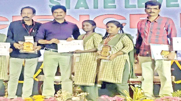 జాతీయ, దక్షిణ భారత సైన్స్‌ ఫెయిర్లకు   ఏలూరు జిల్లా విద్యార్థినులు, టీచర్‌ ఎంపిక