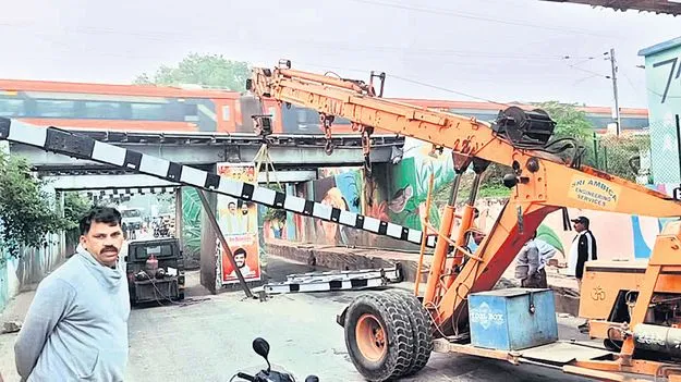 త్రుటిలో తప్పిన పెను ప్రమాదం