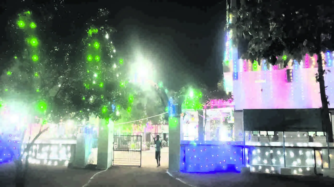 CHRIST MAS: క్రిస్మస్‌ వేడుకలకు ముస్తాబైన చర్చీలు