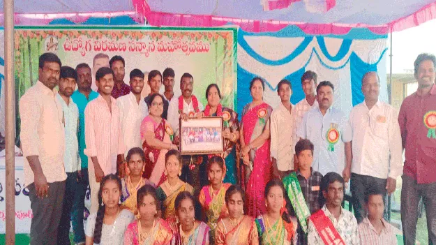 మా ఊరికి బస్సు నడపండి