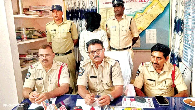  కట్టుకున్నవాడే కడతేర్చాడు