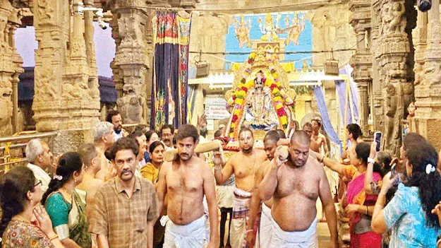 ప్రహ్లాద వరద స్వామికి పూజలు 