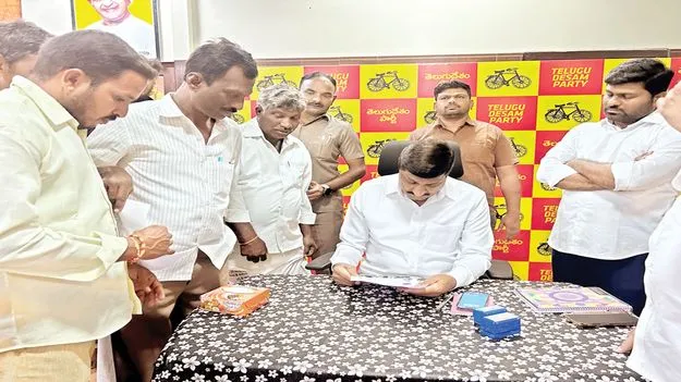 ప్రజలకు సేవలందించాలి : మంత్రి బీసీ