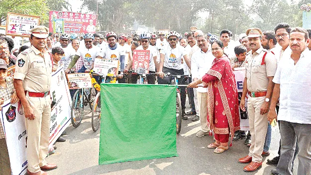 డ్రగ్స్‌ నిర్మూలనను సహకరించాలి