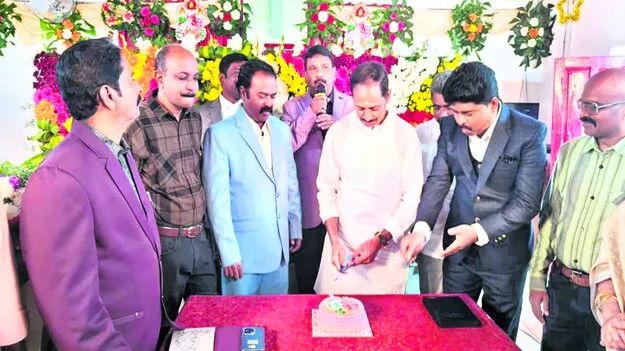 MLA:  సన్మార్గంలో నడిపించడమే ఏసు మార్గం : ఎమ్మెల్యే