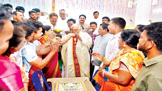 క్రిస్మస్‌ సందడి