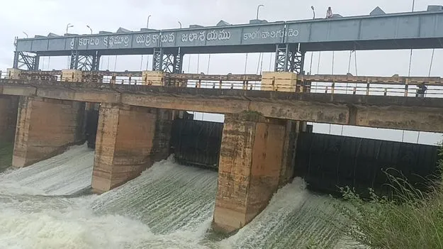 ఇంజనీర్లు లేరు!