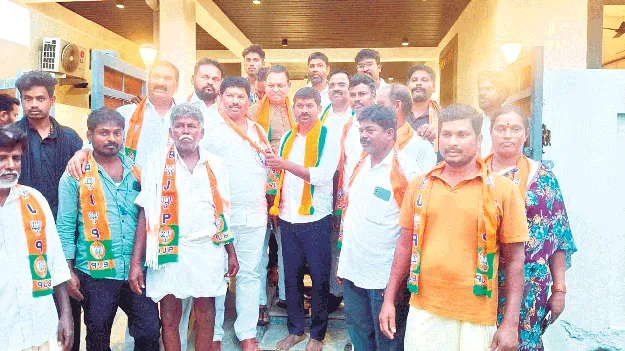 అవినీతి పార్టీలను బొందపెట్టాలి