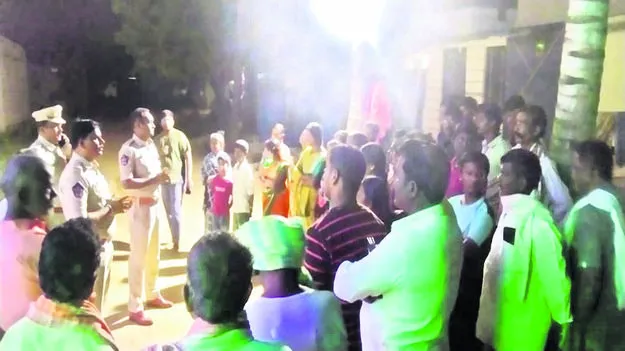 DSP: అప్రమత్తతో నేరాలు దూరం : డీఎస్పీ