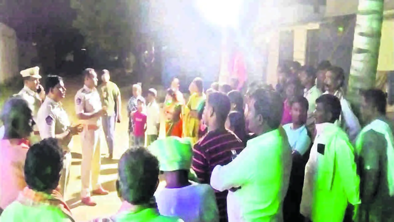 DSP: అప్రమత్తతో నేరాలు దూరం : డీఎస్పీ