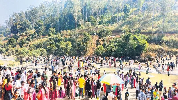  పర్యాటకుల సందడి