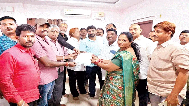 యువతకు ఉపాధి కల్పనే ధ్యేయం: ఎమ్మెల్యే