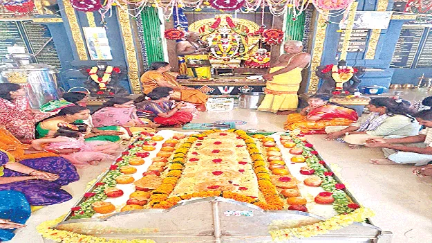 కల్యాణ వేంకటేశ్వరస్వామికి తిరుప్పావడ సేవ  