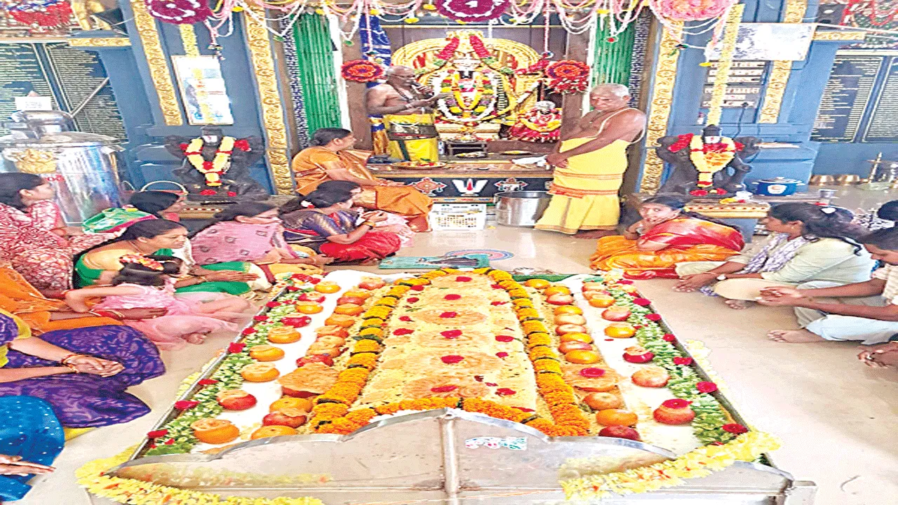 కల్యాణ వేంకటేశ్వరస్వామికి తిరుప్పావడ సేవ