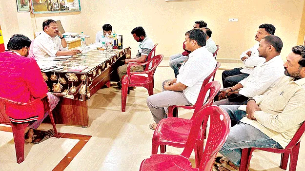 తీరు మార్చుకోకుంటే వేటు తప్పదు: డీఎం