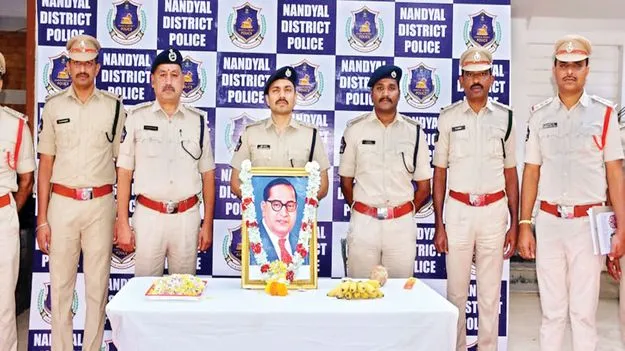 అంబేడ్కర్‌ ఆశయ సాధనకు కృషిచేయాలి 