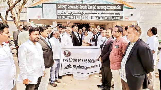 కోర్టులో నిందితుడ్ని అపహరిస్తారా?