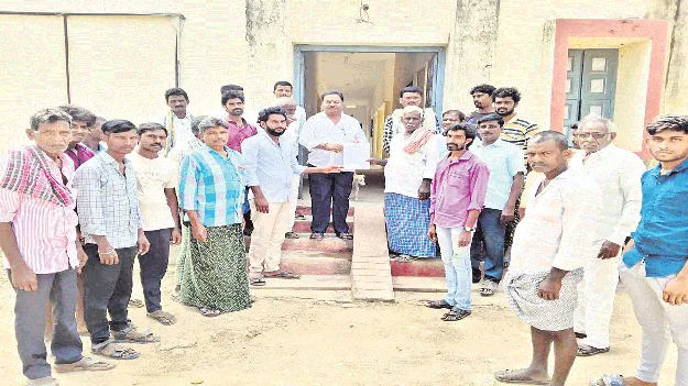 శ్మశానం ఆక్ర మణకు యత్నించిన వారిపై చర్యలేవీ?