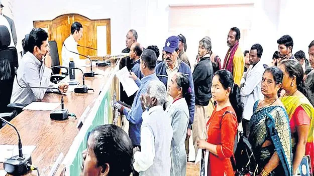 వినతుల పరిష్కారానికి ప్రత్యేక శ్రద్ధ 