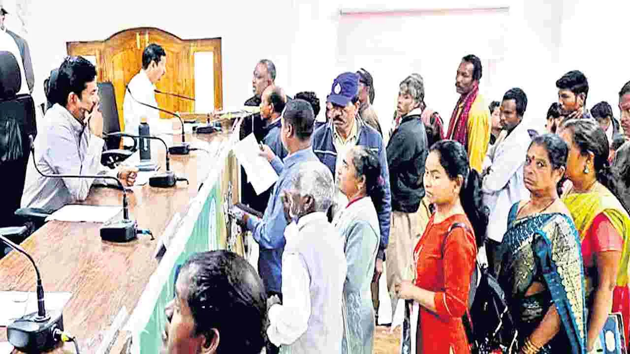 వినతుల పరిష్కారానికి ప్రత్యేక శ్రద్ధ