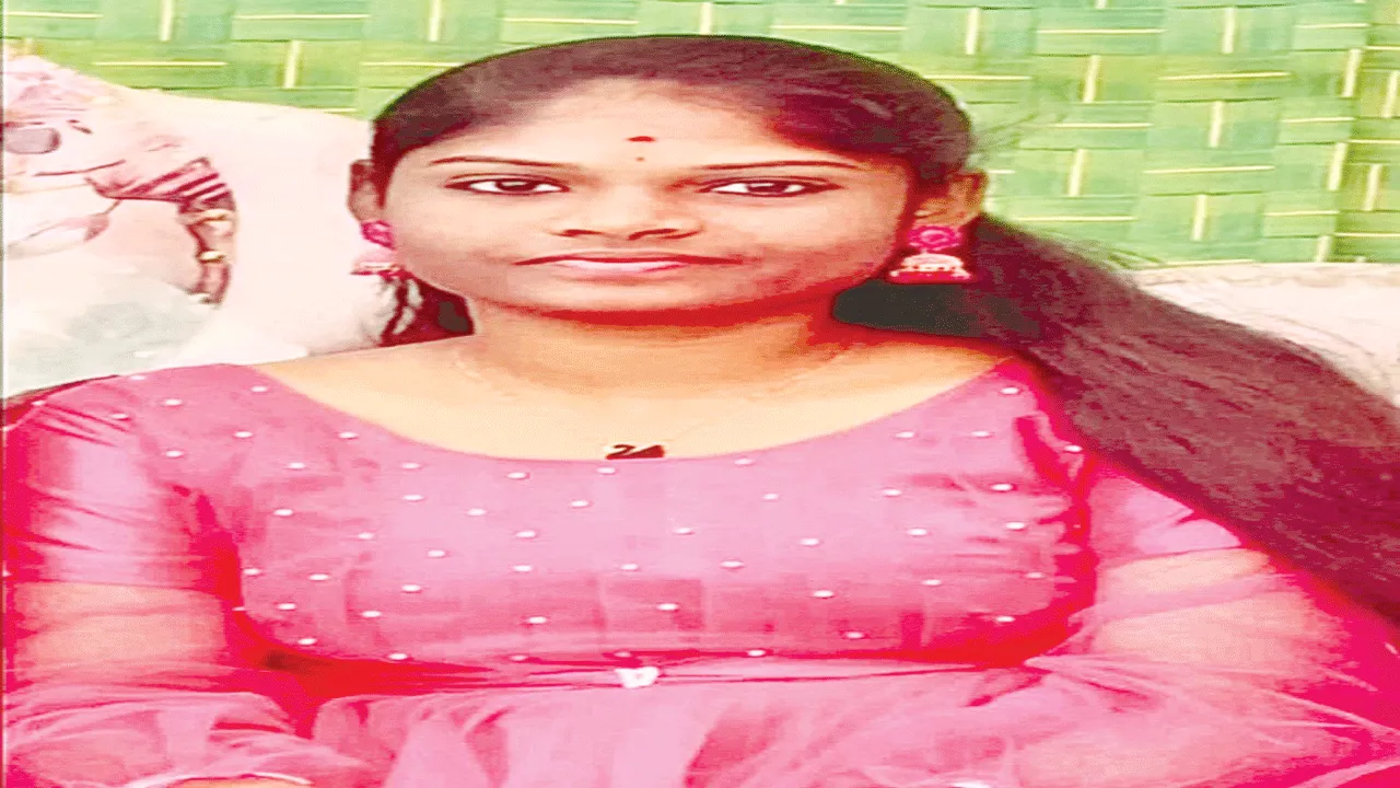 చికిత్స పొందుతూ ఇంటర్‌ విద్యార్థిని మృతి