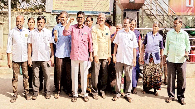 కార్మికులను తొలగిస్తే సహించం