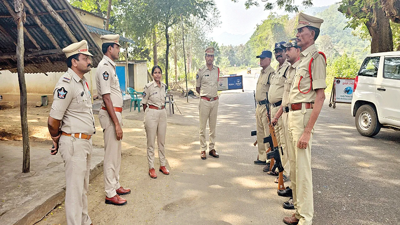 చెక్‌పోస్టులో నిరంతరం తనిఖీలుచేయాలి: డీఎస్పీ 