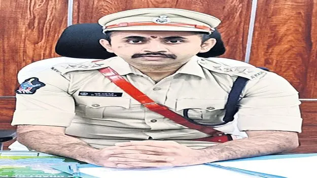 పాడేరు డీఎస్పీగా  అభిషేక్‌ బాధ్యతల స్వీకరణ