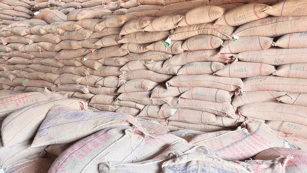 Burglars in the Civil Supplies Department పౌరసరఫరాలశాఖలో ఇంటి దొంగలు