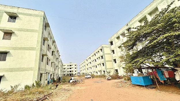 హుద్‌హుద్‌ ఇళ్ల కాలనీలో సౌకర్యాలేవీ?