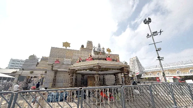 శ్రీవారి ఆలయం ముందు   రంగనాథ మండపం 