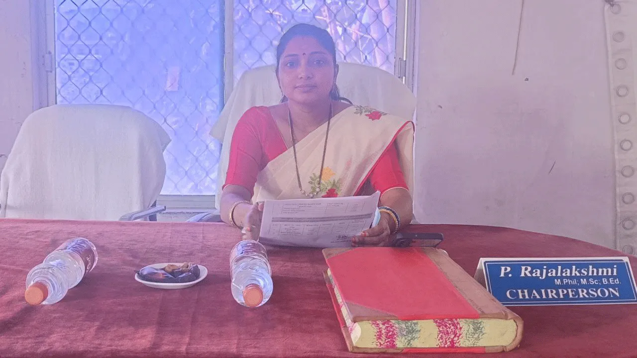    రోడ్డుపై గోతులను పూడ్చండి