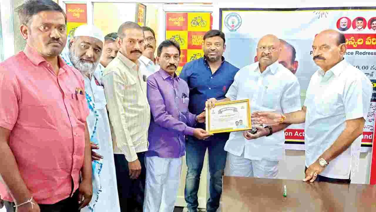 ప్రతి కార్యకర్త అధినేతతో సమానం