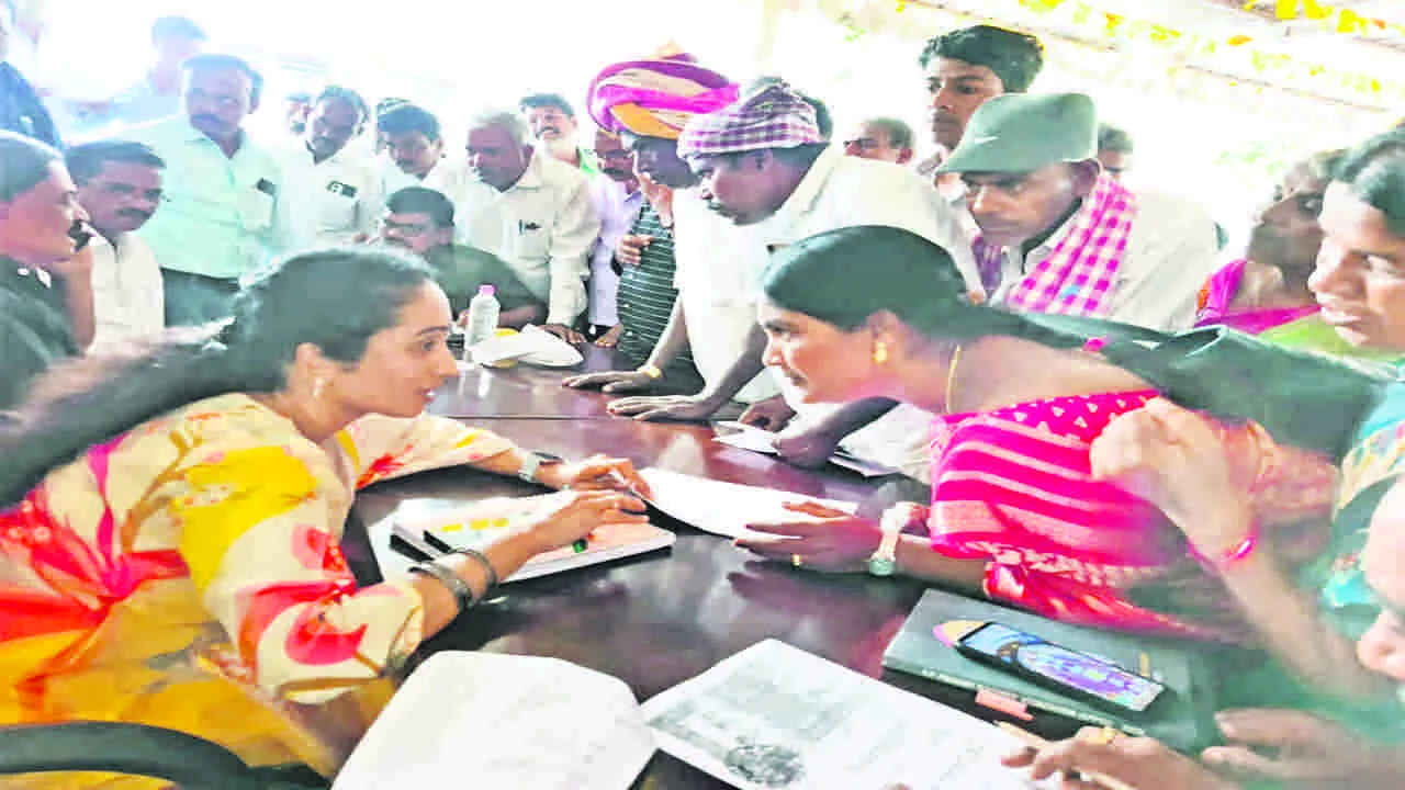 అర్జీలకు తక్షణ పరిష్కారం చూపాలి