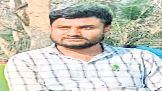 నేలబావిలో పడి పశువైద్యుడి మృతి