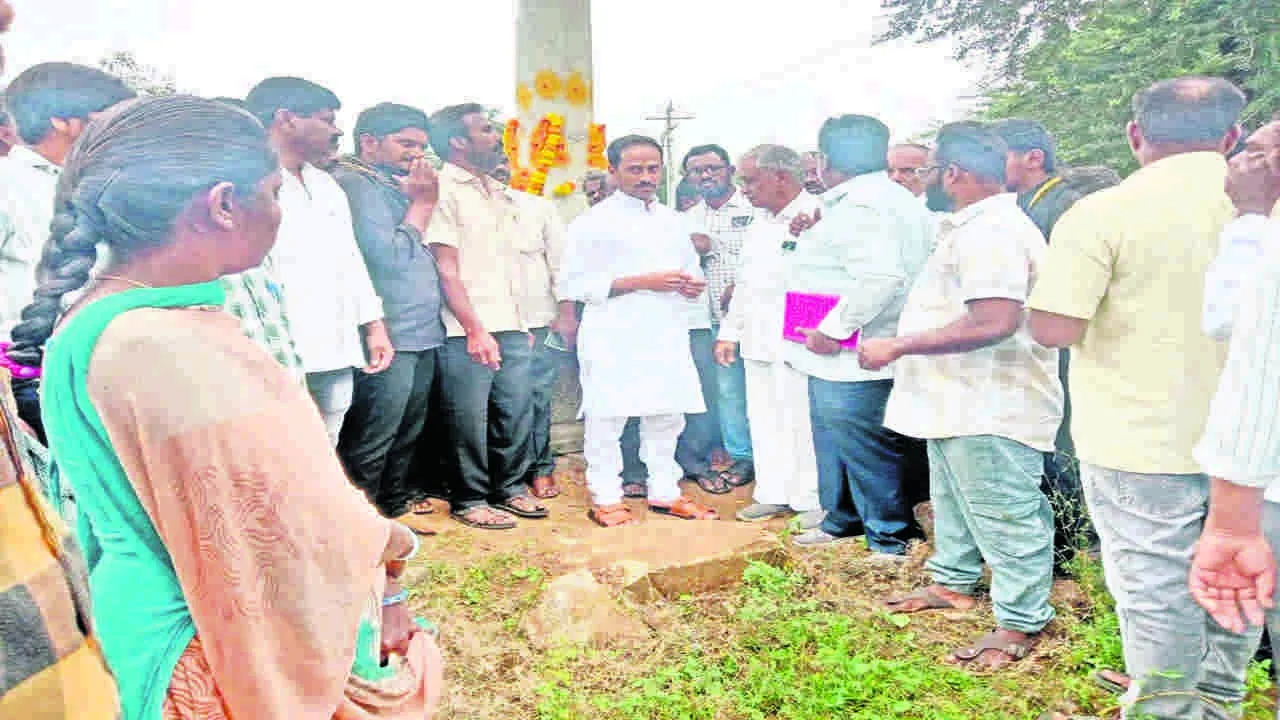 MLA: సమస్యను పరిష్కరిస్తాం	