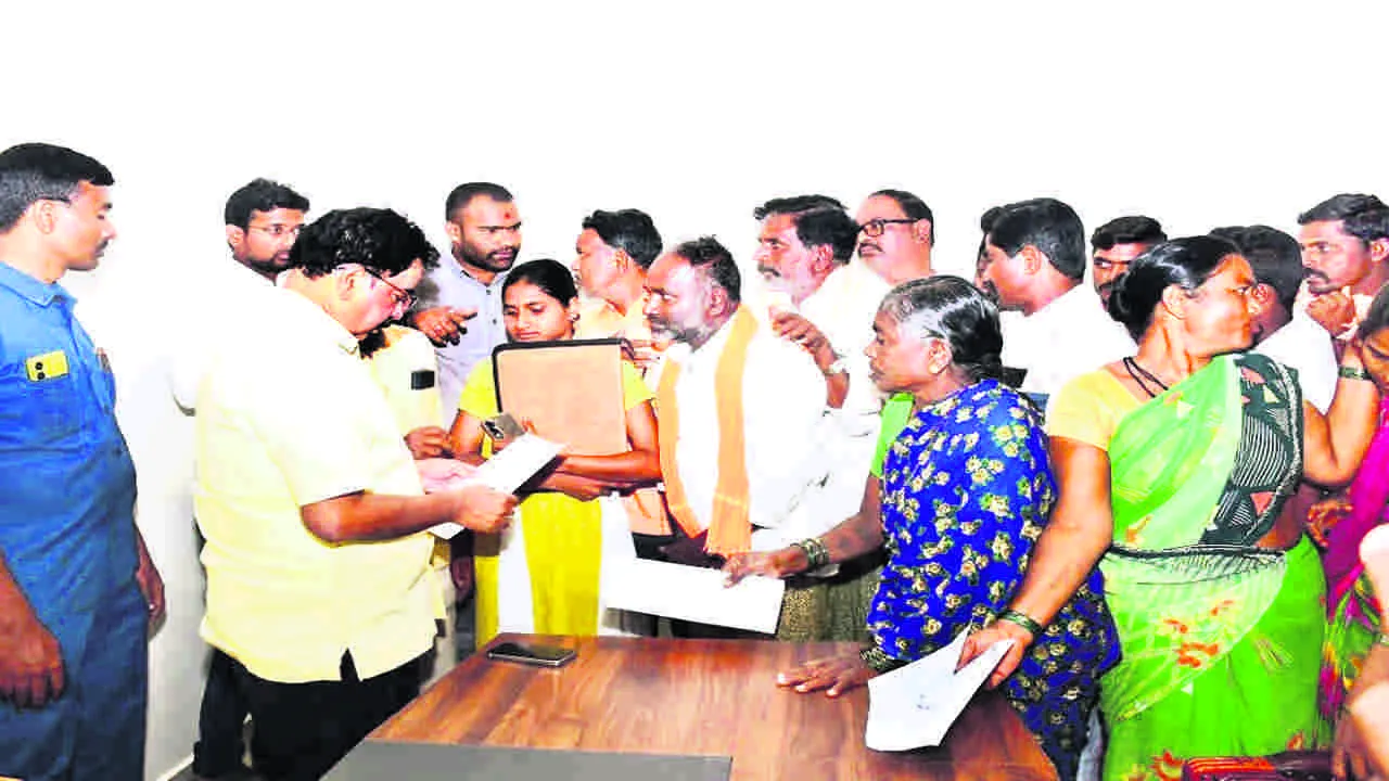 MLA AMILINENI: శవ రాజకీయాలకు కేరాఫ్‌ అడ్రస్‌ వైసీపీ 