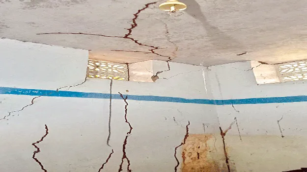 పర్యవేక్షణ లేక.. పరిపాలన సాగక