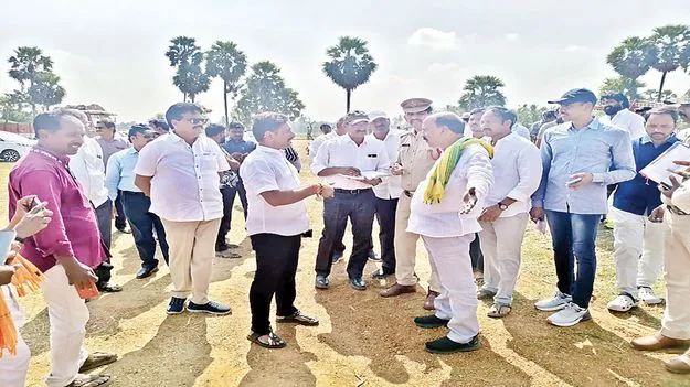 సారొస్తున్నారు..!