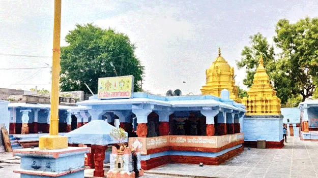 ముస్తాబైన ఆలయాలు 