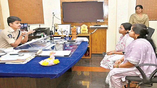 ఫిర్యాదులను పరిష్కరిస్తాం: ఎస్పీ