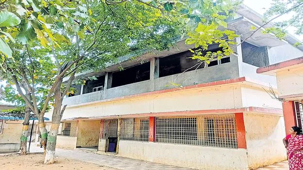 ఎక్కడి పనులు అక్కడే